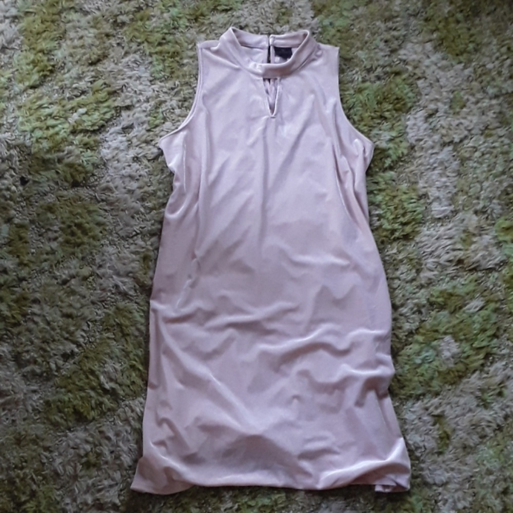 Sexy velvet pink dress w/keyhole front